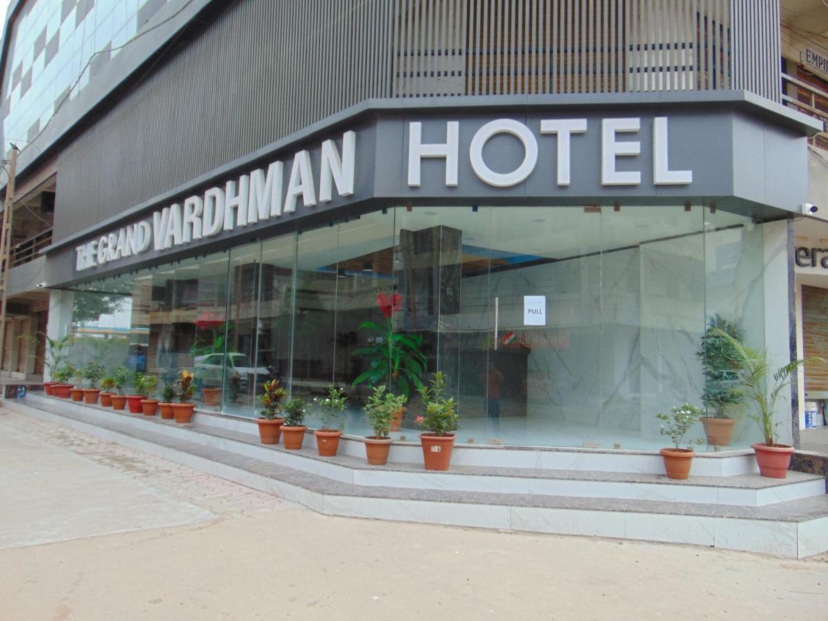 The Grand Vardhman Hotel Morbi Exterior photo